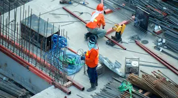 Estaleiro de construção com estrutura em progresso
