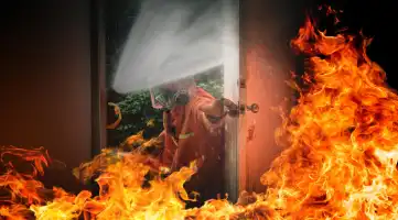 Chamas de incêndio em estrutura